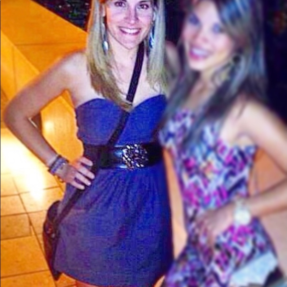 Short blue strapless dress.